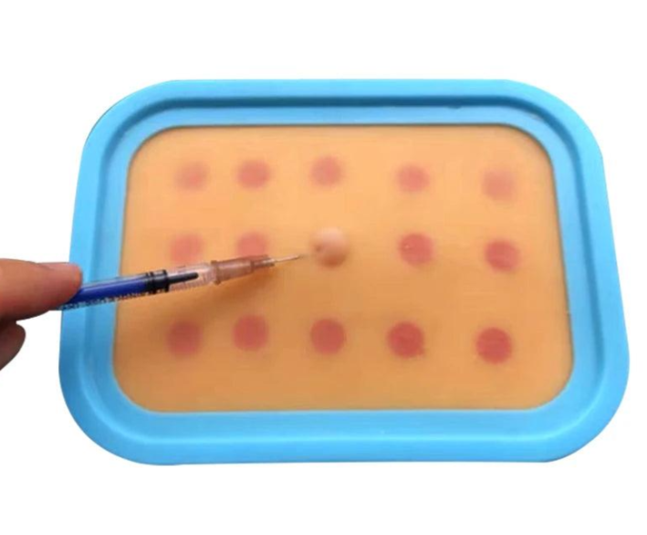 Simulador Acadêmico de Injeção Intradérmica/BCG, ideal para praticar técnicas de injeção com segurança e precisão