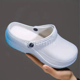 ENFSHOES Crocs Arco-Íris para profissionais de saúde, design ergonômico e material fácil de higienizar. 